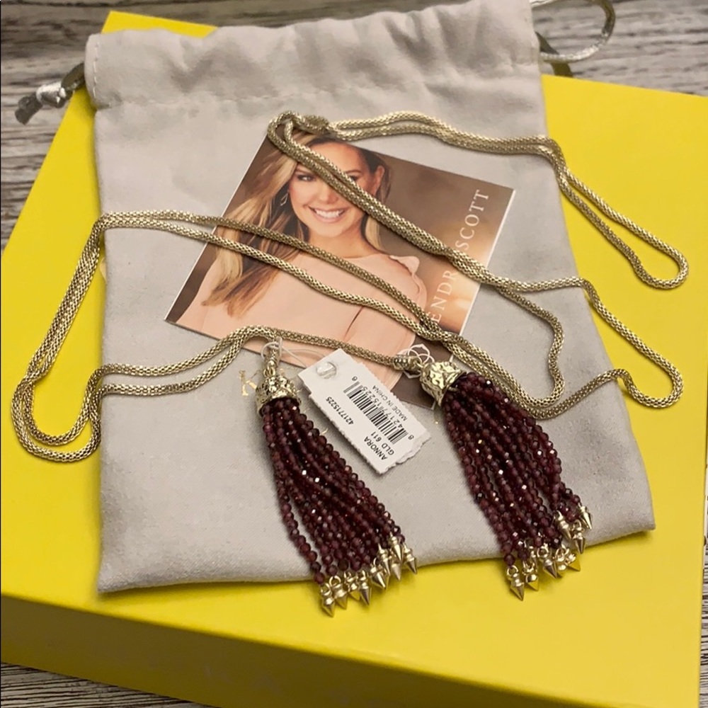 🔥😍⬇️Kendra Scott Lariat Necklace In Red Garnet